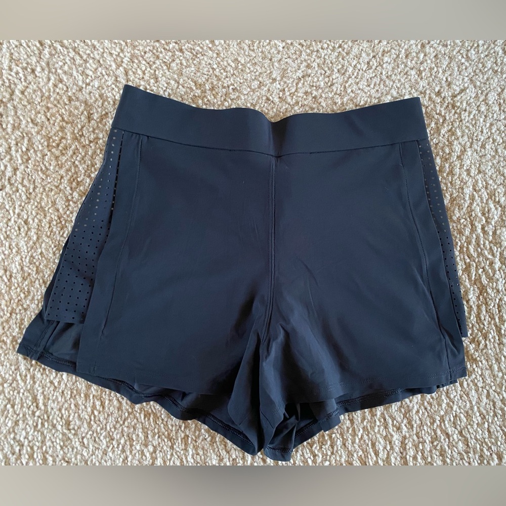 Lululemon Tracker High Rise Shorts - Picture 2 of 5